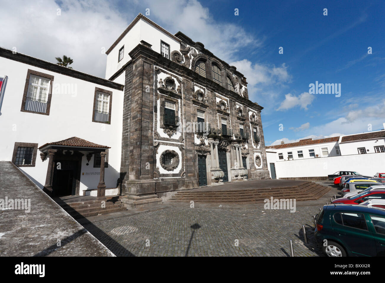 Igreja de Todos-os-Santos ou Igreja do Colegio dos jésuites, dans la ville de Ponta Delgada, île de Sao Miguel, Açores, Portugal. Banque D'Images