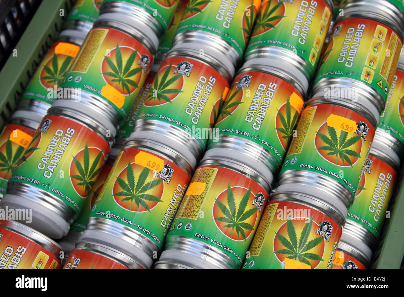 Le Cannabis en conserve les plantes médicaments en vente à Amsterdam,  Holland Photo Stock - Alamy