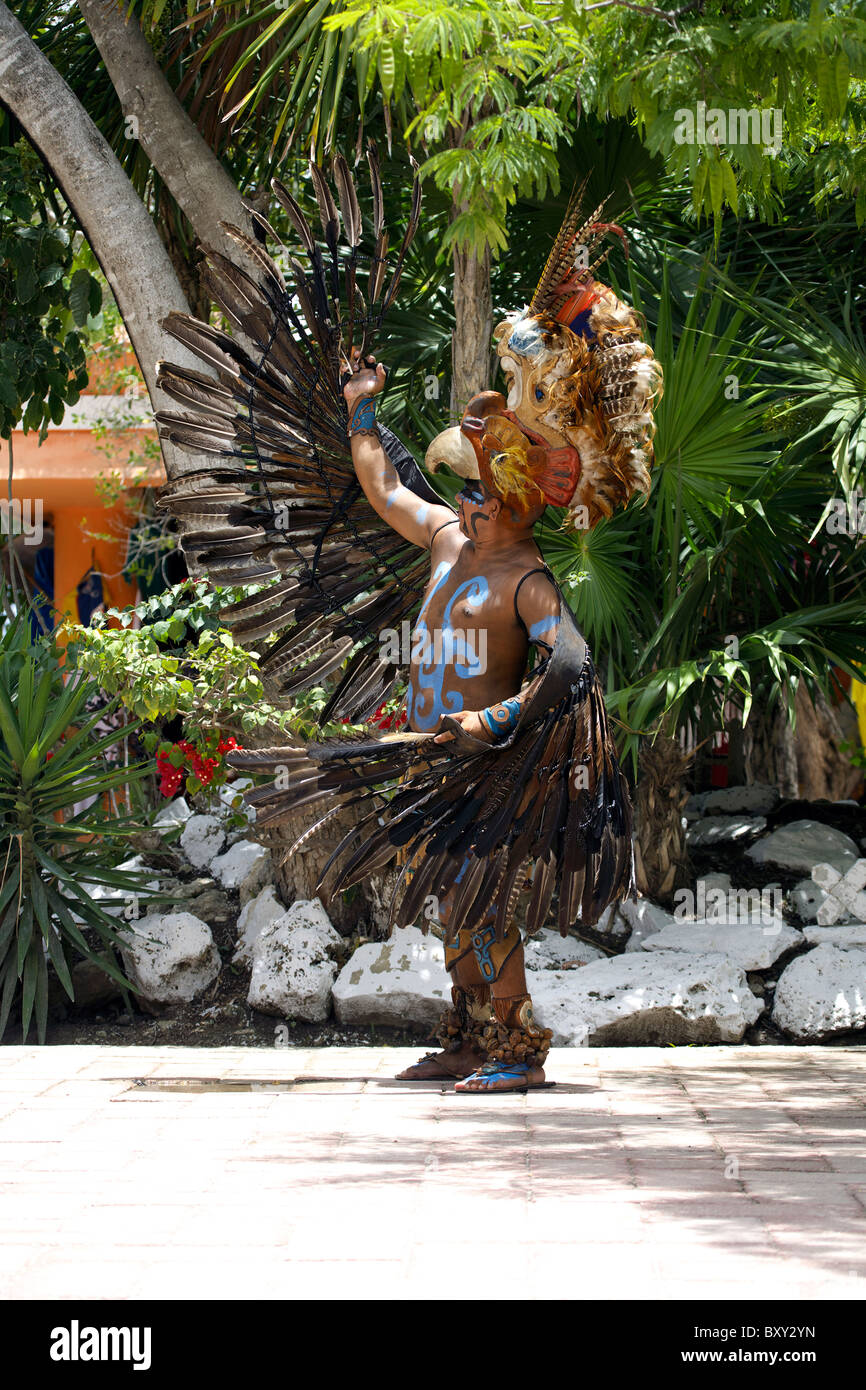 Danseuse au sein de Maya, Tulum costume eagle, Cancun, Quintana Roo, Yucatán, Mexique, Yucatan, Indiens mayas mayas, Banque D'Images