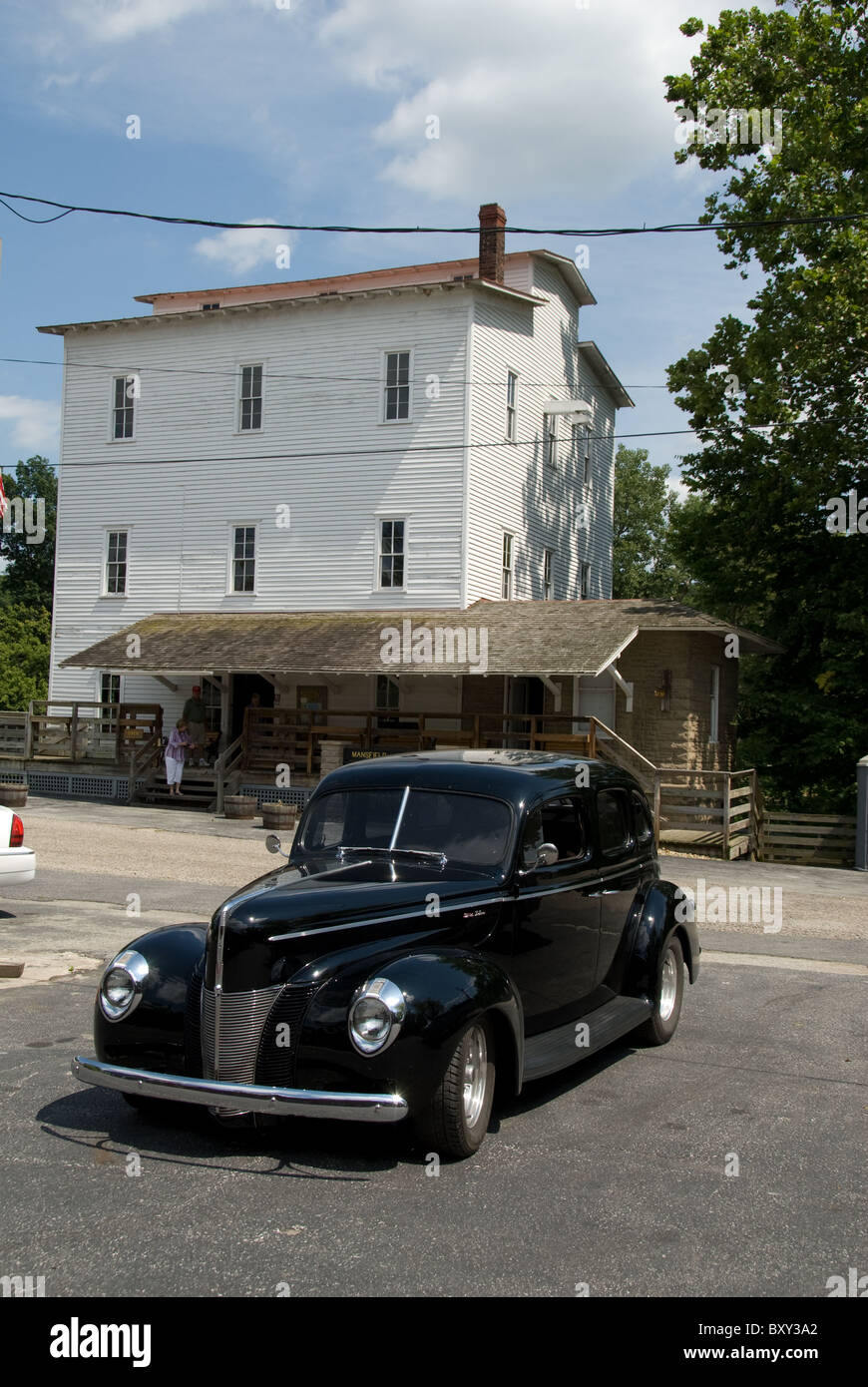 1940 Ford auto de luxe quatre portes ; ; noir ; Mansfield Mill ; Park Comté ; Mansfield Indiana USA Banque D'Images