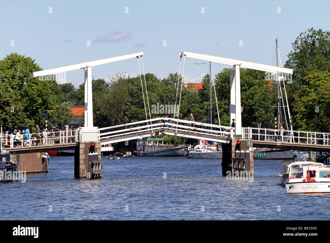 Gravestenenbrug le pont sur la rivière Spaarne Haarlem en Hollande, Banque D'Images