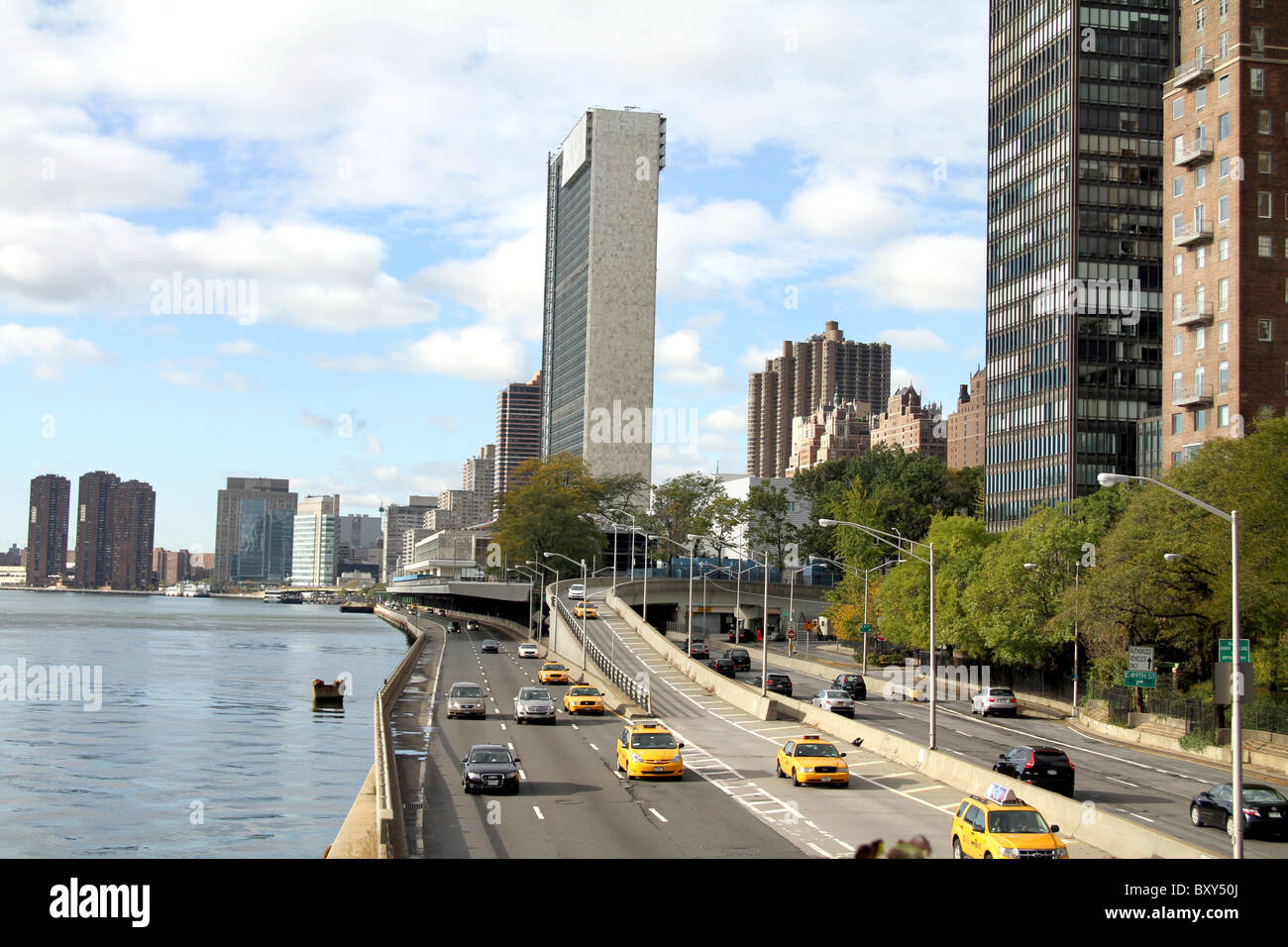 Le bâtiment des Nations Unies et de l'East River Drive, à New York, Amérique Banque D'Images