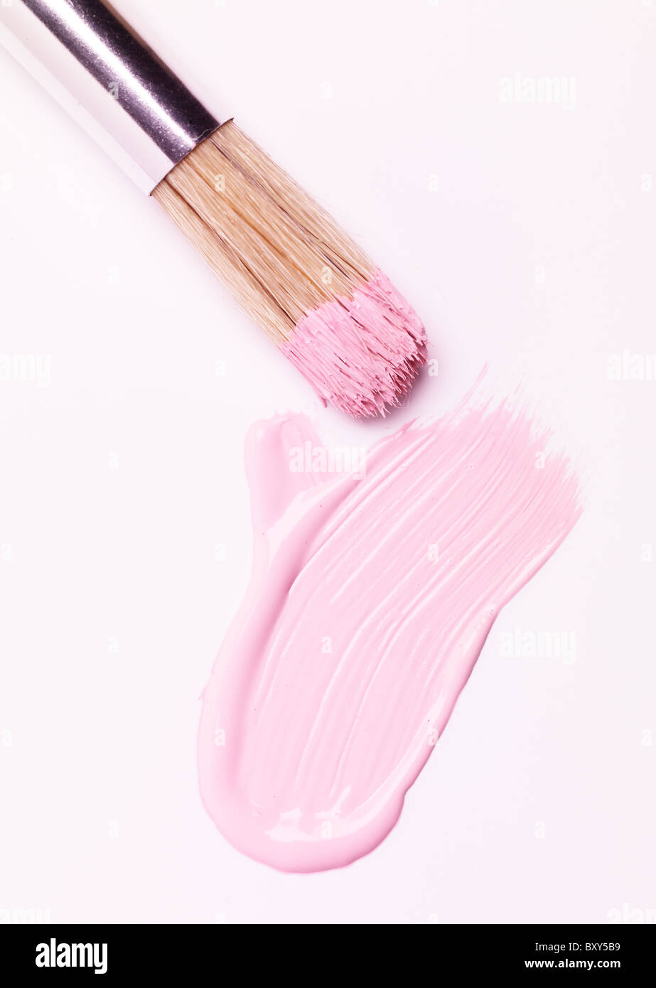 Splodge peinture rose sur fond blanc Banque D'Images