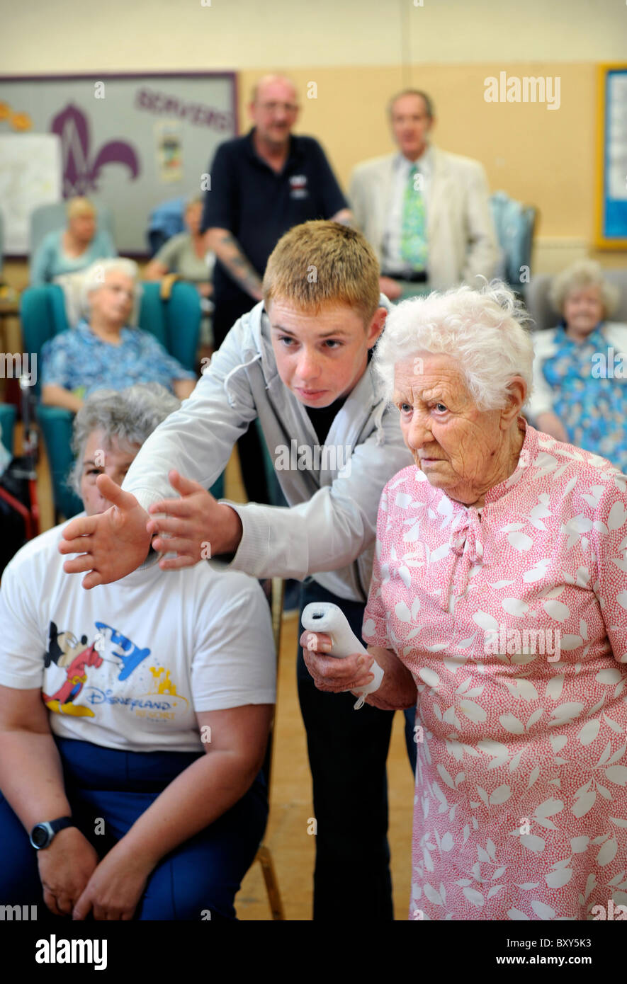 Le Brookside Centre de jour dans la région de Tenbury Wells, Worcestershire où Leominster & District Age Concern ont introduit des Nintendo Wii S Banque D'Images