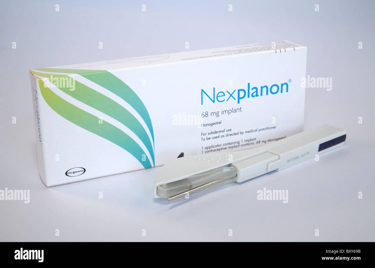 Nexplanon implantable, une forme de contraception féminine à long terme, de l'implant avec le dispositif d'insertion Banque D'Images