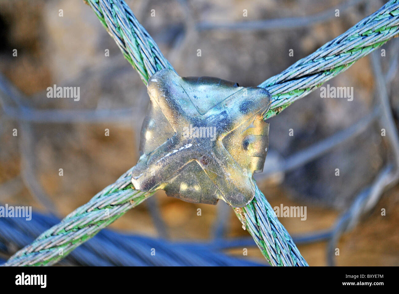 c-ble-en-acier-tress-pissure-avec-quatre-rayons-x-photo-stock-alamy
