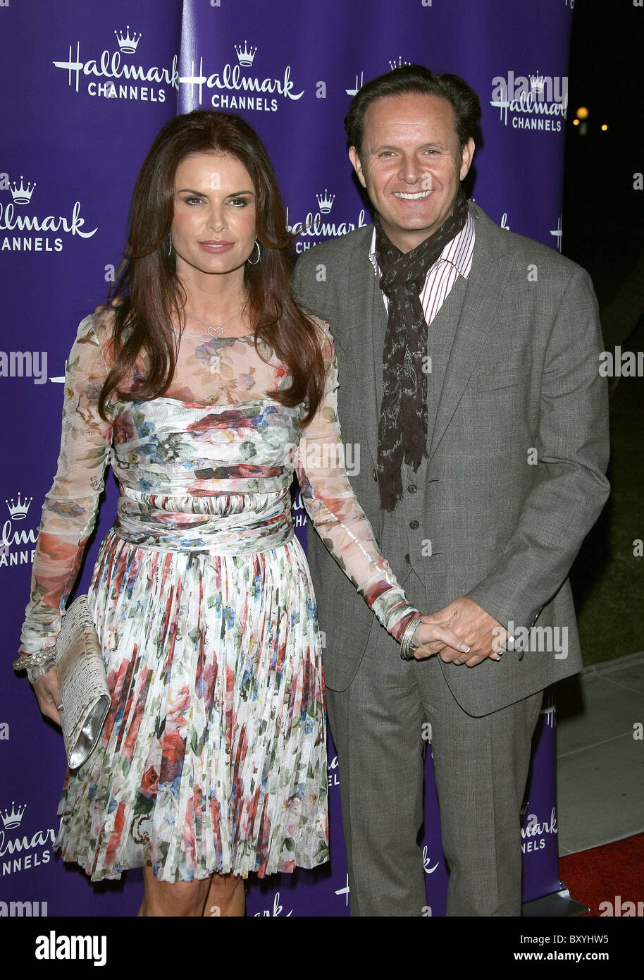 ROMA DOWNEY MARK BURNETT MARQUE SATELLITE PREMIERE SOIRÉE DE GALA DE L'HIVER 2011 TCA PRESS TOUR PASADENA LOS ANGELES CALIFORNIE Banque D'Images