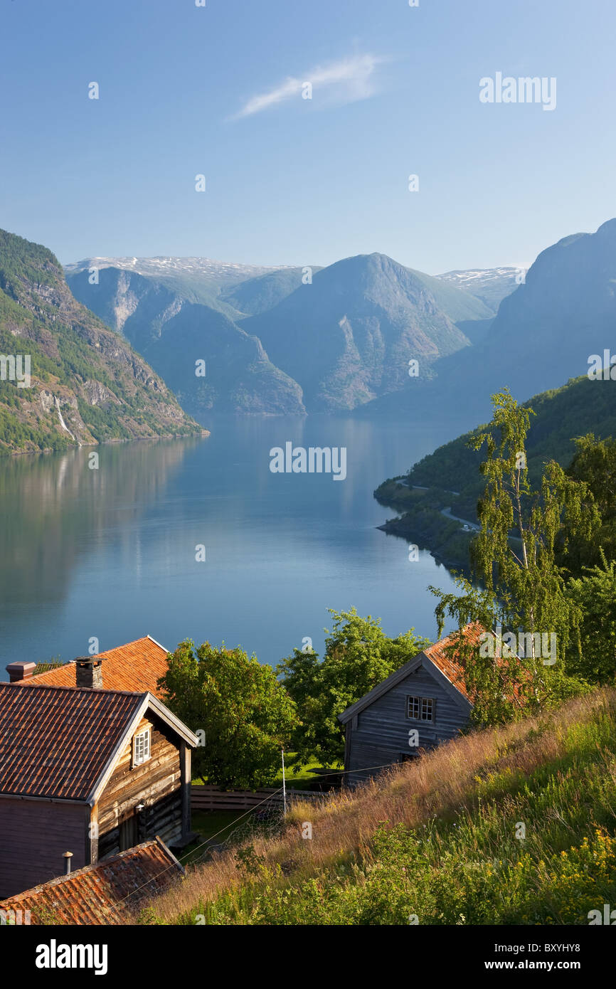 Village de Montagne Otternes, nr, Flam, la Norvège Aurlandsfjord Banque D'Images