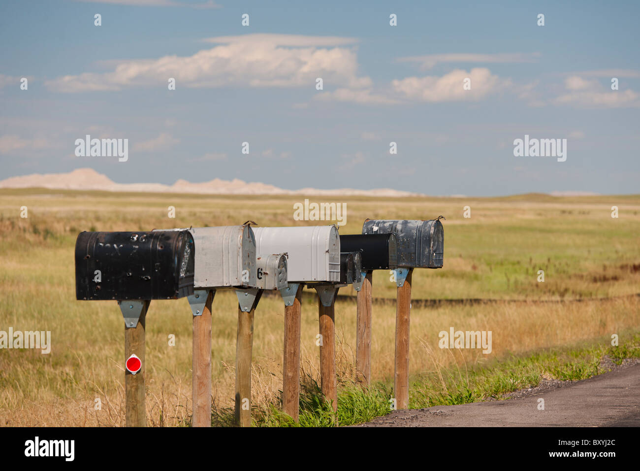 Rangée de boîtes aux lettres rurales sur la route de Buffalo Gap National Grasslands Banque D'Images