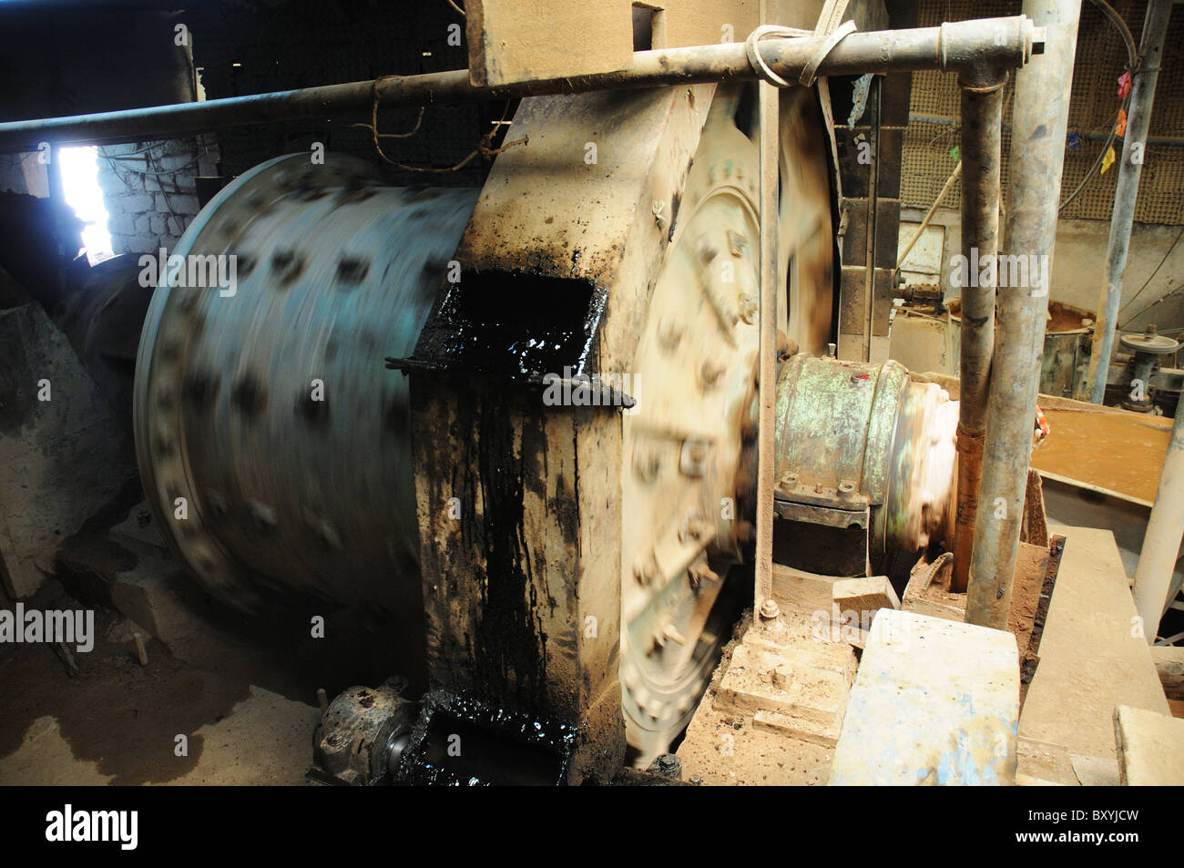 Machines primitives utilisées pour l'extraction et la purification de l'argent aux mines d'argent de Potosi en Bolivie Banque D'Images