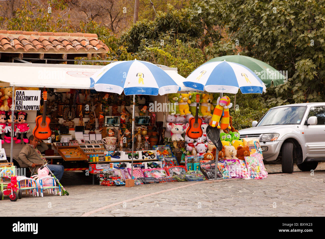 Avec cabine de commerçant de la rue dans le village abandonné de Fikardou sur les pentes de la Masiff Troodos, à Chypre. Banque D'Images