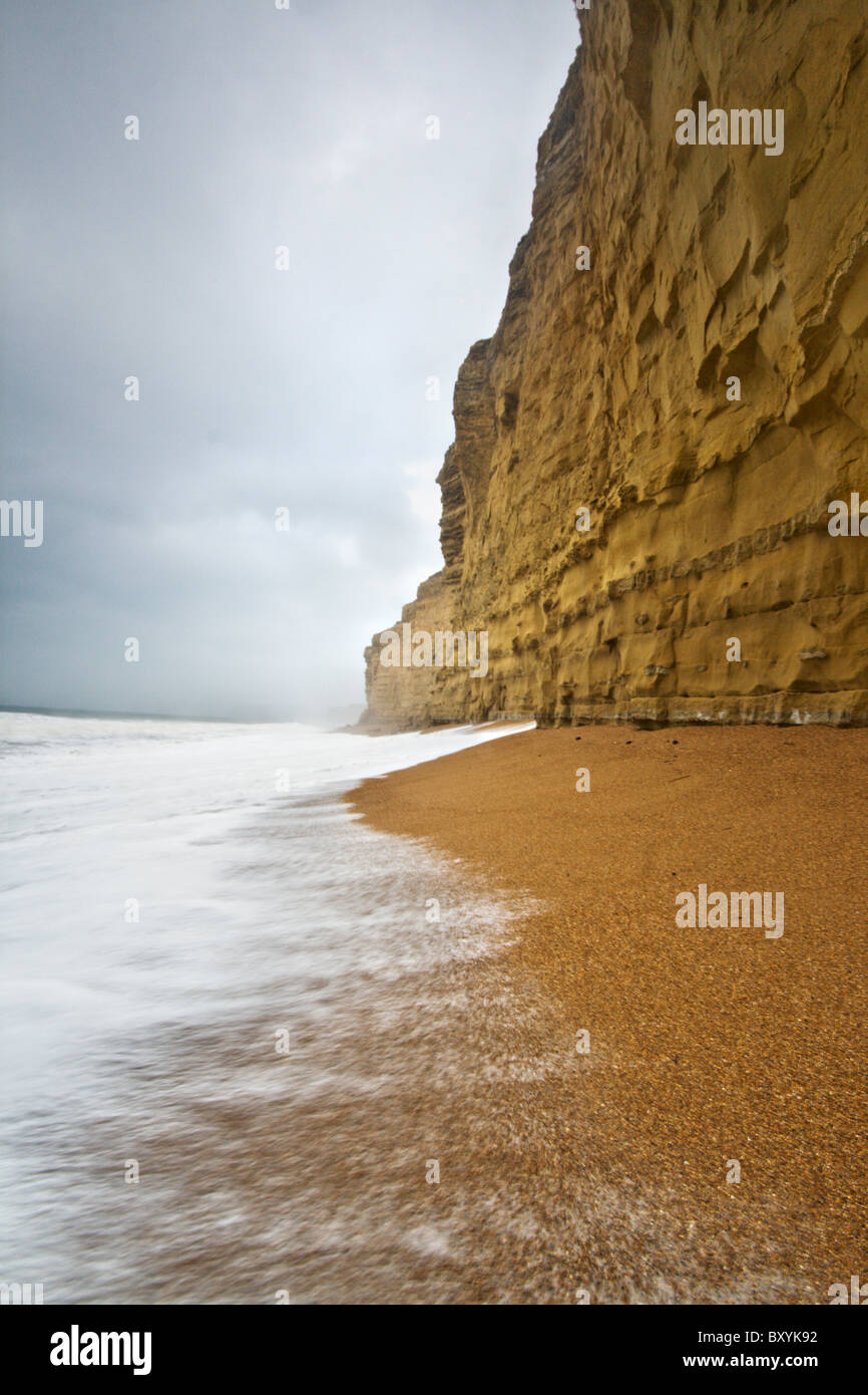 Les falaises de grès près du petit village de Burton Bradstock sur la côte jurassique du Dorset - Angleterre Banque D'Images