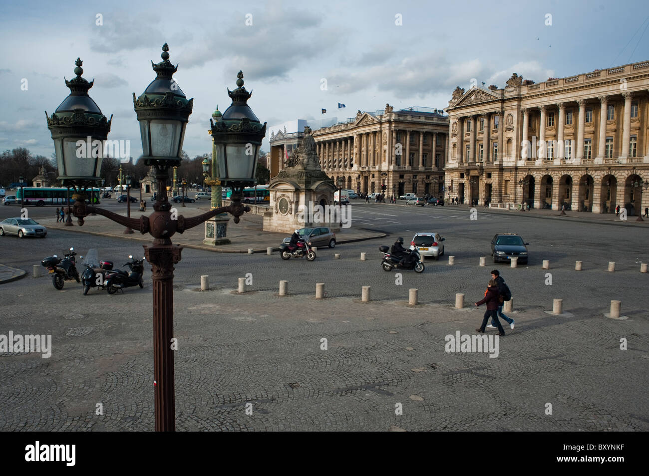 Paris, France, scènes de rue, monuments historiques français, 'place de la Concorde »,Musée naval français historique bâtiment, 'Musée de la Marine » Paris lampadaire Banque D'Images