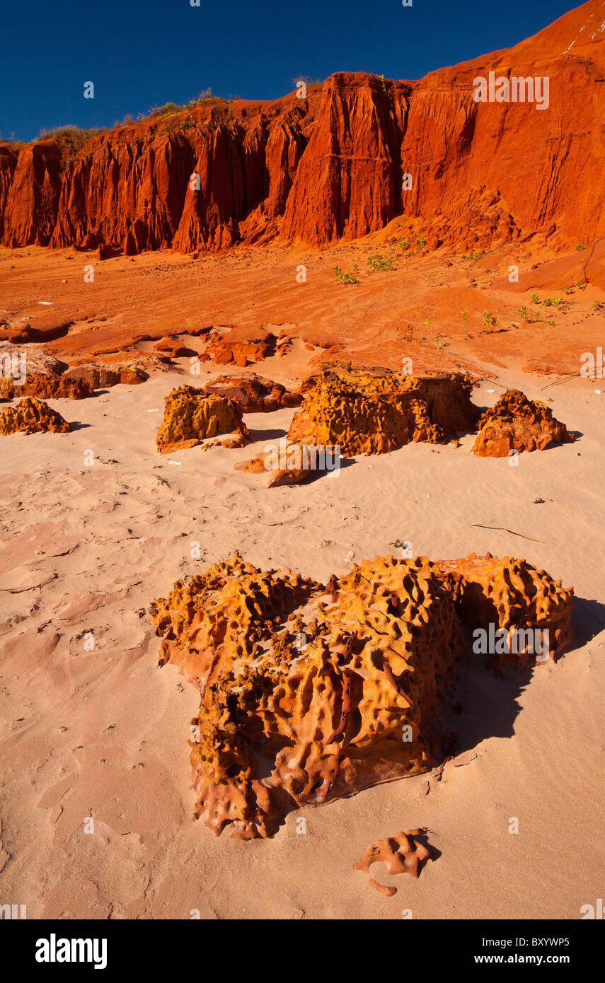 Pindan Red Cliffs at James Price Point près de Broome, Kimberley, Australie occidentale Banque D'Images