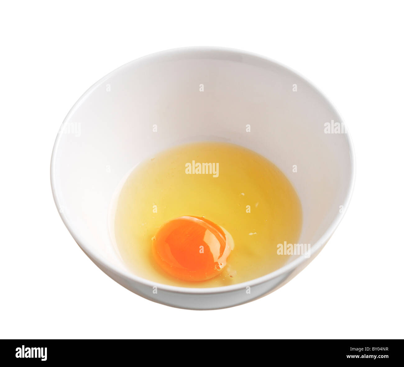 Dans un bol d'oeufs frais - découpe Banque D'Images