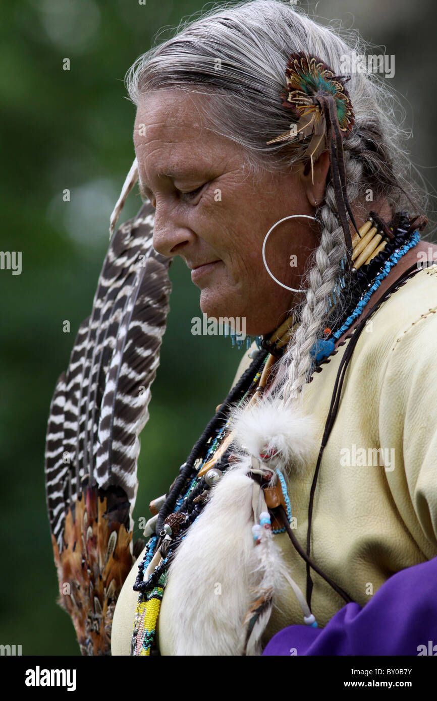 Native American Woman Dancer Fort Ancient Pow Wow en Ohio Banque D'Images