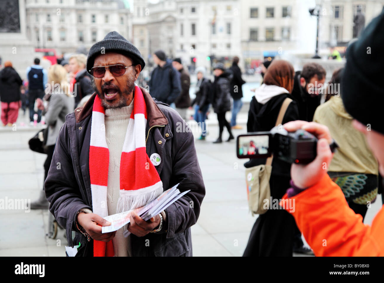 Manifestant à l'Au-delà des mots : témoin silencieux de l'injustice. La campagne de Guantanamo Londres Banque D'Images