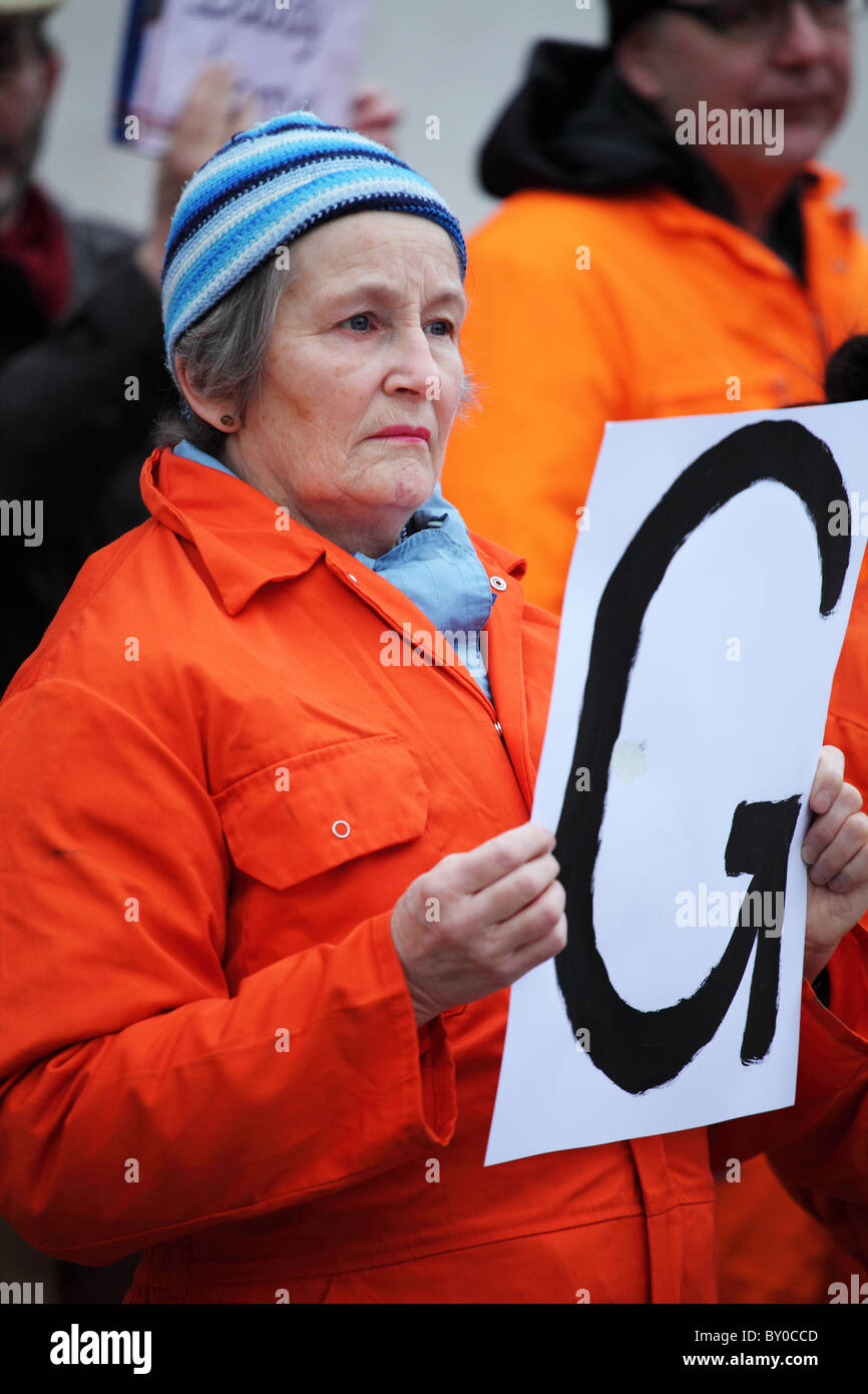 G. à la manifestant au-delà des mots : témoin silencieux de l'injustice. La campagne de Guantanamo Londres Banque D'Images