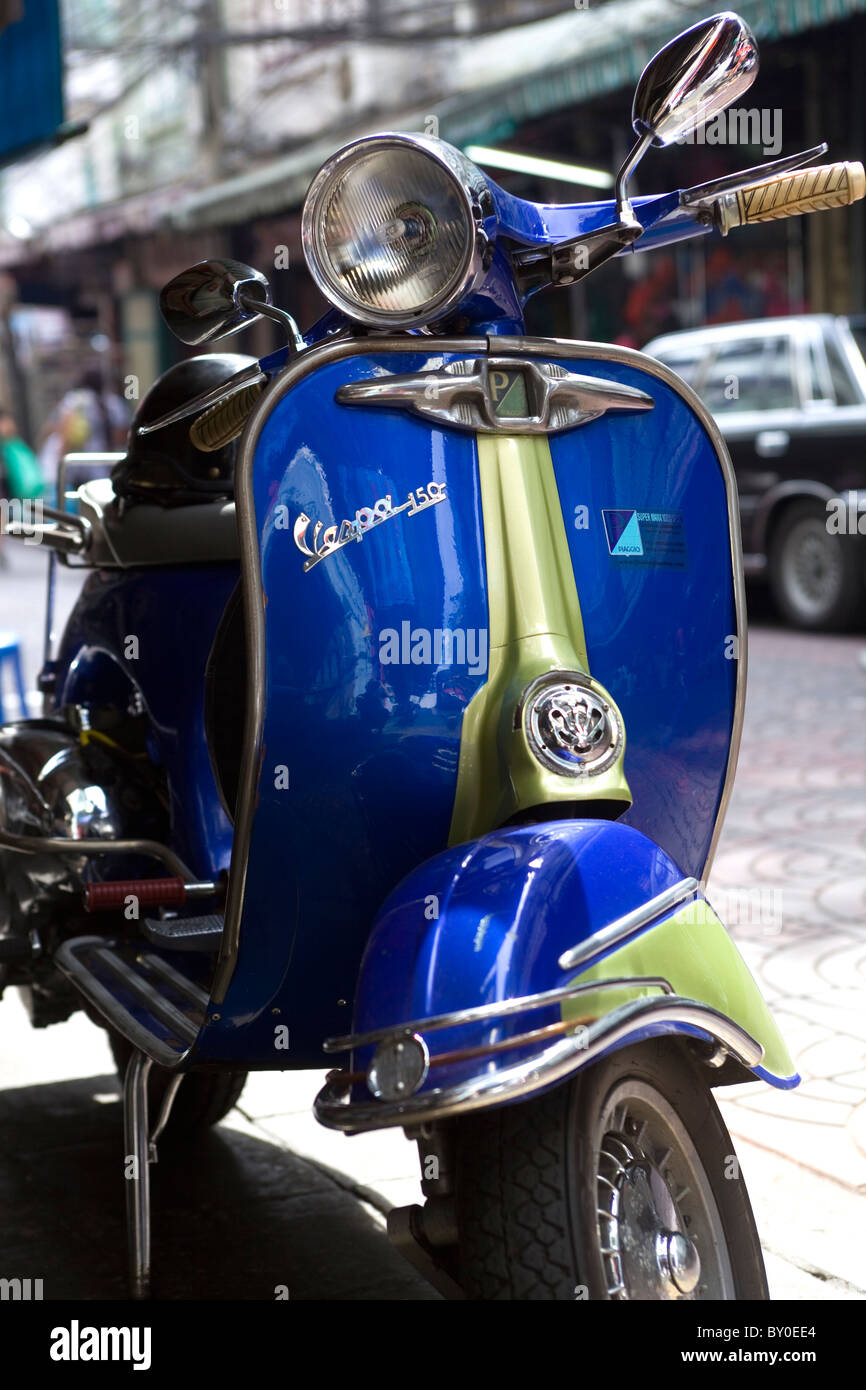 Vintage Classic scooter Vespa Chinatown Bangkok Thaïlande Banque D'Images