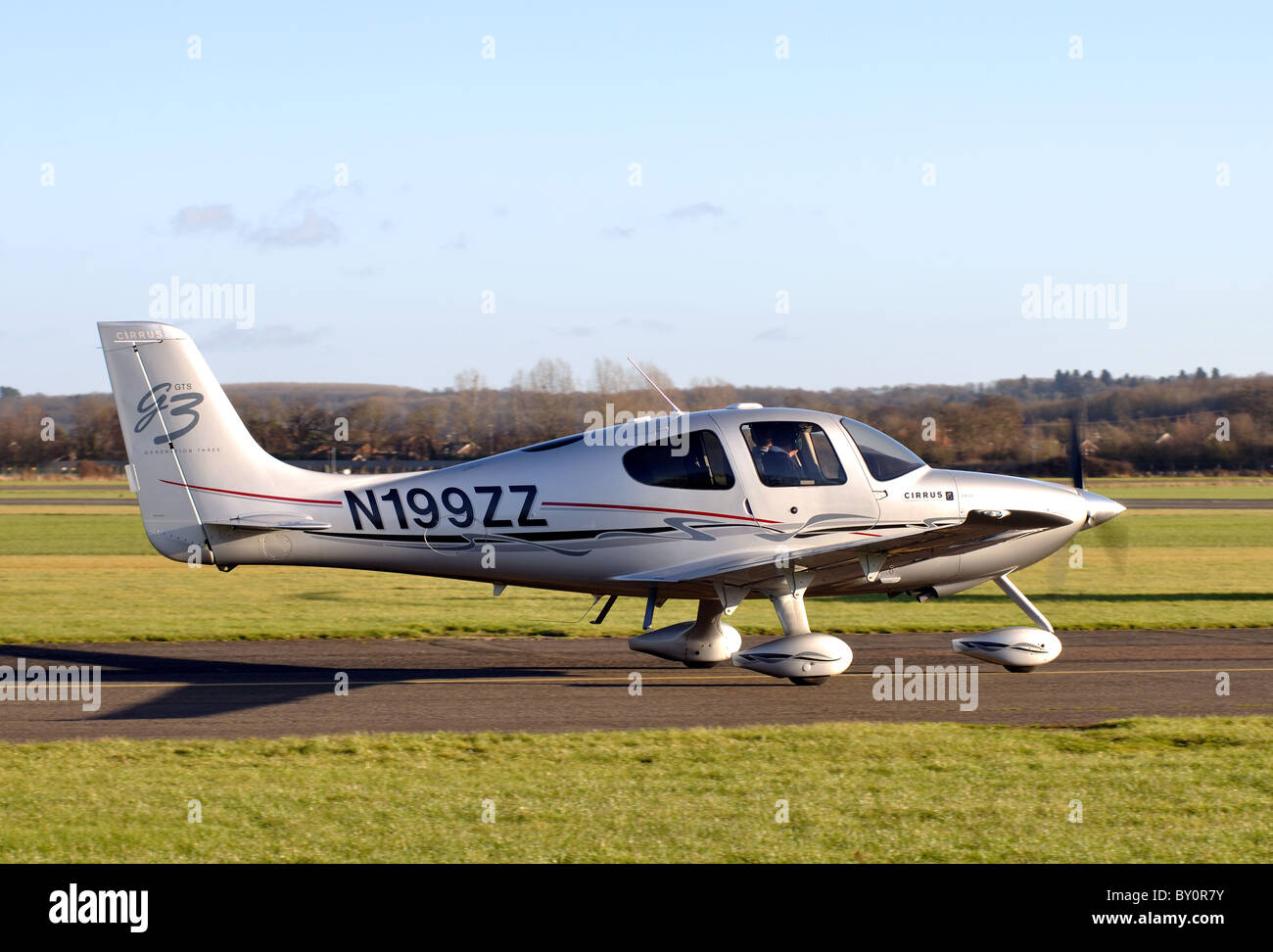 Cirrus SR22 à Wellesbourne Airfield, Warwickshire, UK Banque D'Images