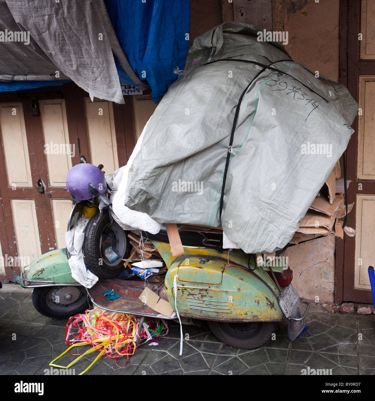 Scooter Vespa Vintage Chinatown Bangkok Banque D'Images
