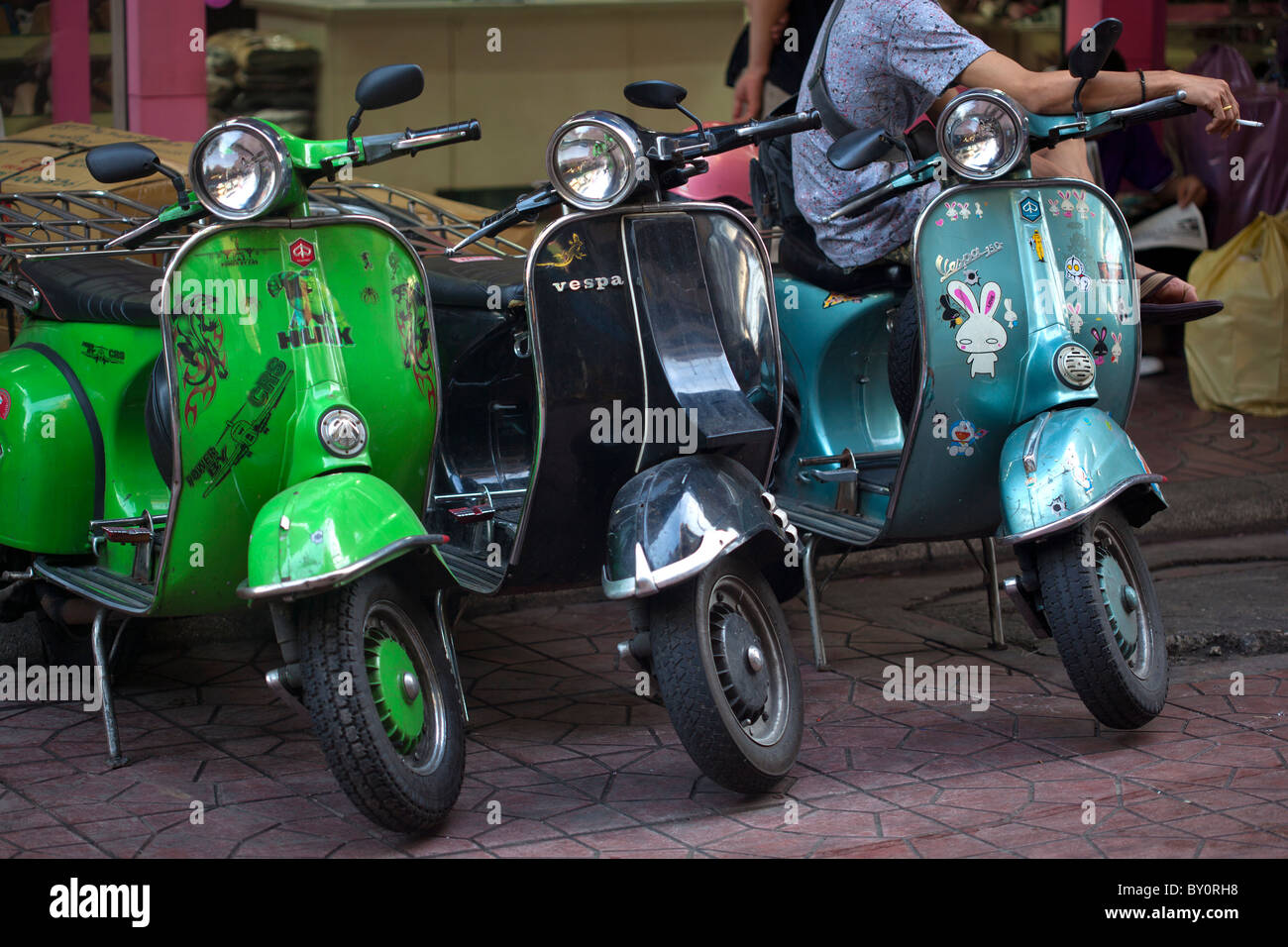 Scooters Vespa Vintage Chinatown Bangkok Banque D'Images