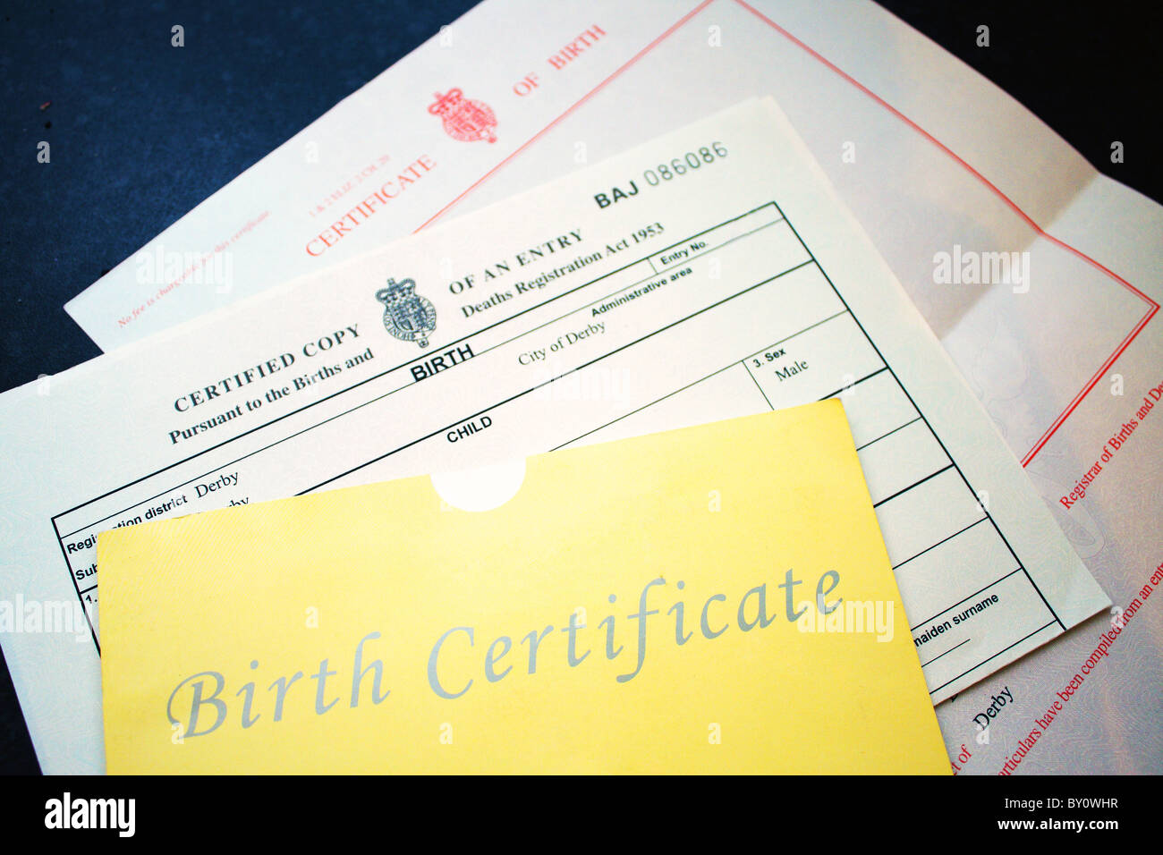 Les bébés d'un certificat de naissance officiel enregistré et copie du certificat de naissance Banque D'Images