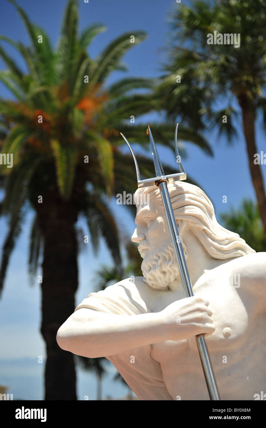 Statue du roi Neptune, Saint-armand's Circle, Sarasota, au sud-ouest de la Floride, aux États-Unis. Banque D'Images Statue du roi Neptune, Saint-armand's Circle, Sarasota, au sud-ouest de la Floride, aux États-Unis. Banque D'Images