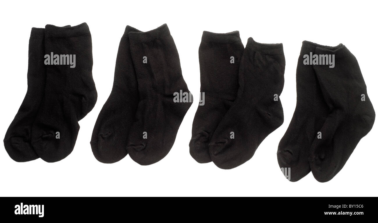 Quatre paires de socquettes noires de l'enfant Banque D'Images