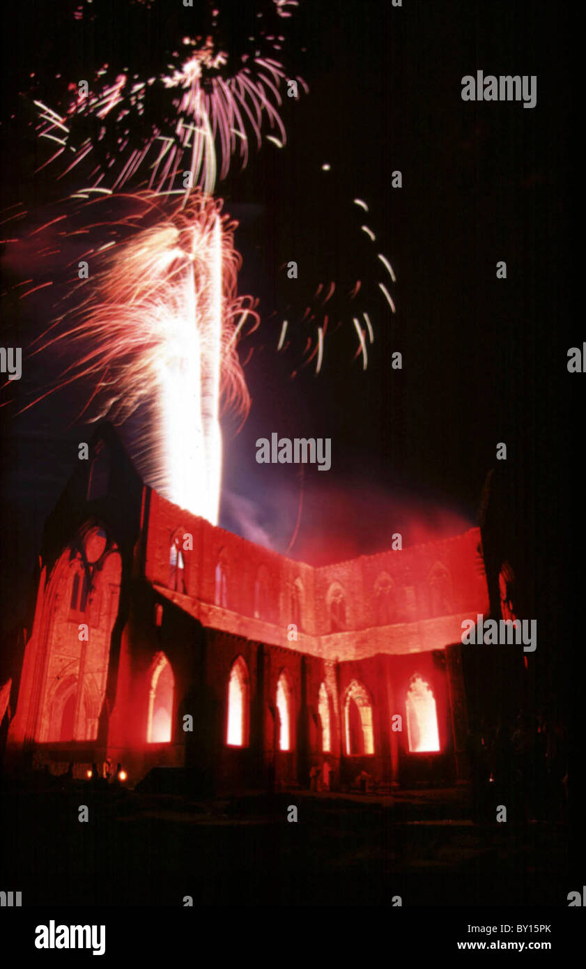Plus d'artifice Abbaye de Tintern, vallée de la Wye, Monmouthshire. Banque D'Images