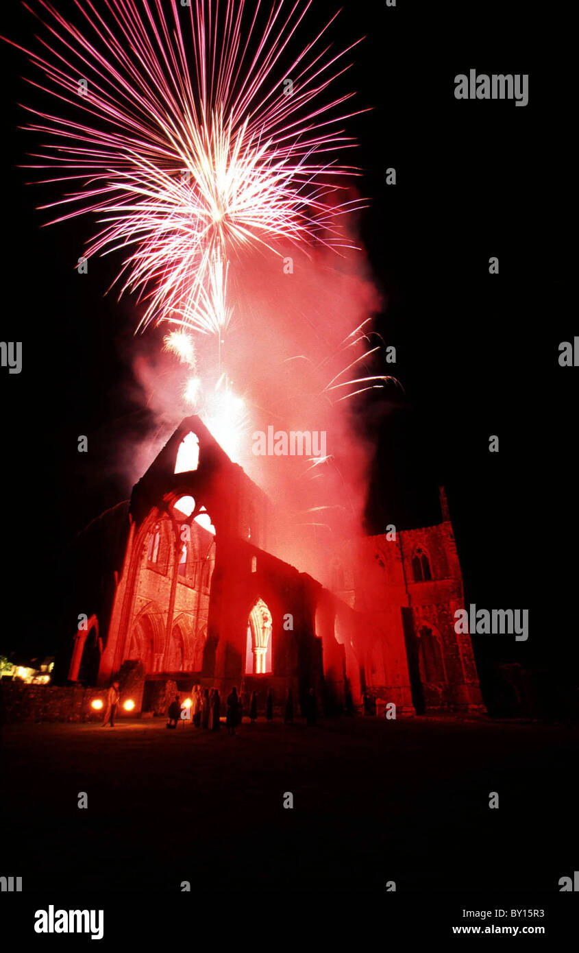 Plus d'artifice Abbaye de Tintern, vallée de la Wye, Monmouthshire. Banque D'Images
