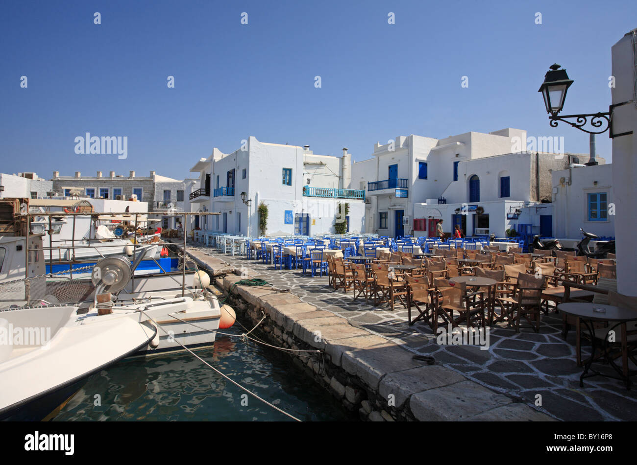 Village de Naoussa, Waterfront, port de l'île de Paros, Cyclades Grèce UE Union Européenne Europe Banque D'Images