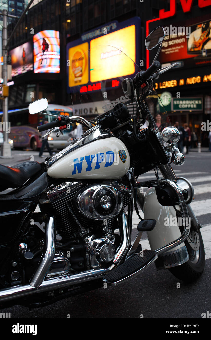 Nypd harley davidson moto Banque de photographies et d’images à haute ...