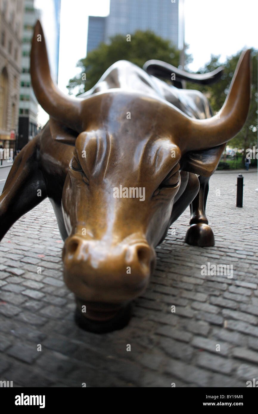 Bull charge, New York City, États-Unis d'Amérique Banque D'Images