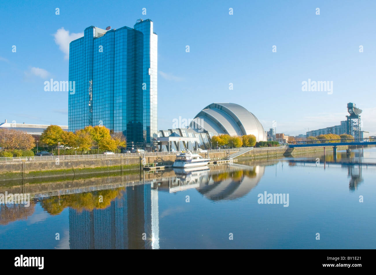 Crown Plaza Hotel et l'Armadillo SECC Glasgow Clyde River, à l'automne Banque D'Images