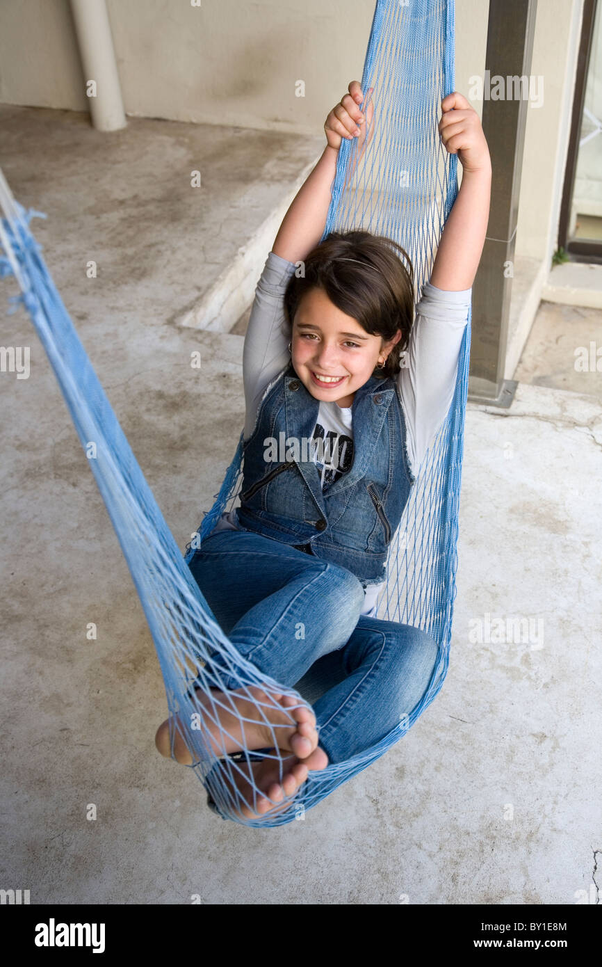 Girl Stretching in Hammock Banque D'Images