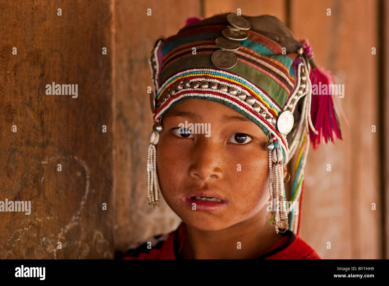 Le Myanmar, Birmanie, Kyaing Tong (Kengtung). Jeune fille Akha Hill, dans un village près de Kengtung. Banque D'Images