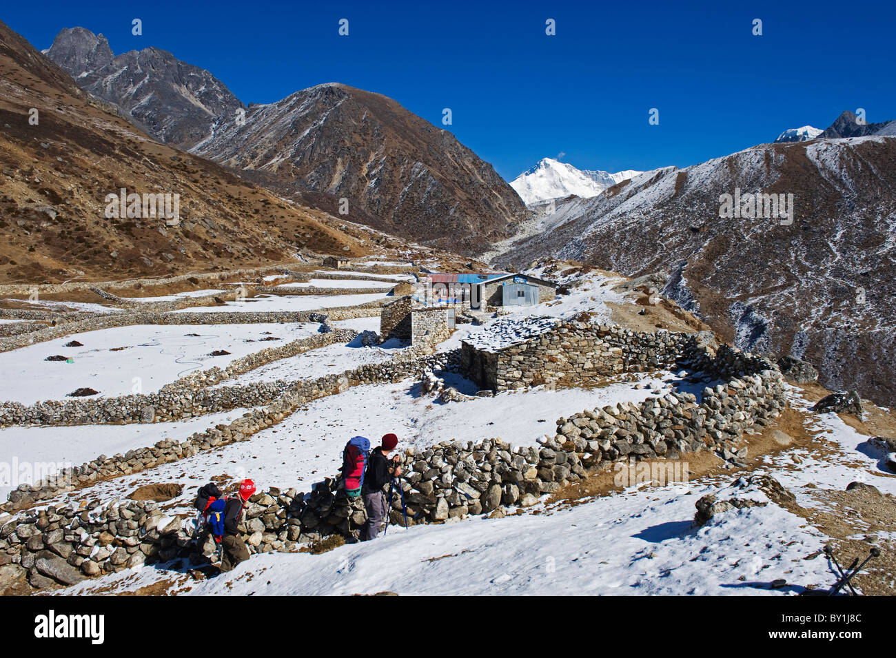 L'Asie, Népal, Himalaya, parc national de Sagarmatha, Région de l'Everest Solu Khumbu, UNESCO World Heritage, Machherma, les randonneurs sur la neige Banque D'Images