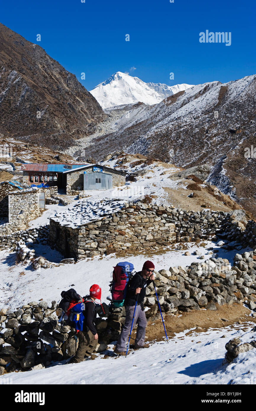 L'Asie, Népal, Himalaya, parc national de Sagarmatha, Région de l'Everest Solu Khumbu, UNESCO World Heritage, Machherma, les randonneurs sur la neige Banque D'Images