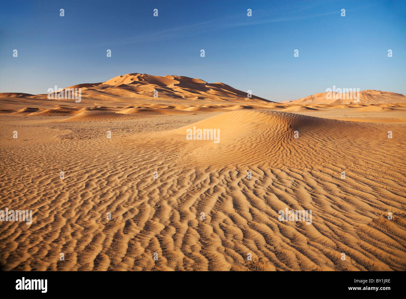 Oman, quart vide. Le paysage martien du quart vide des dunes. Lumière du soir. Banque D'Images