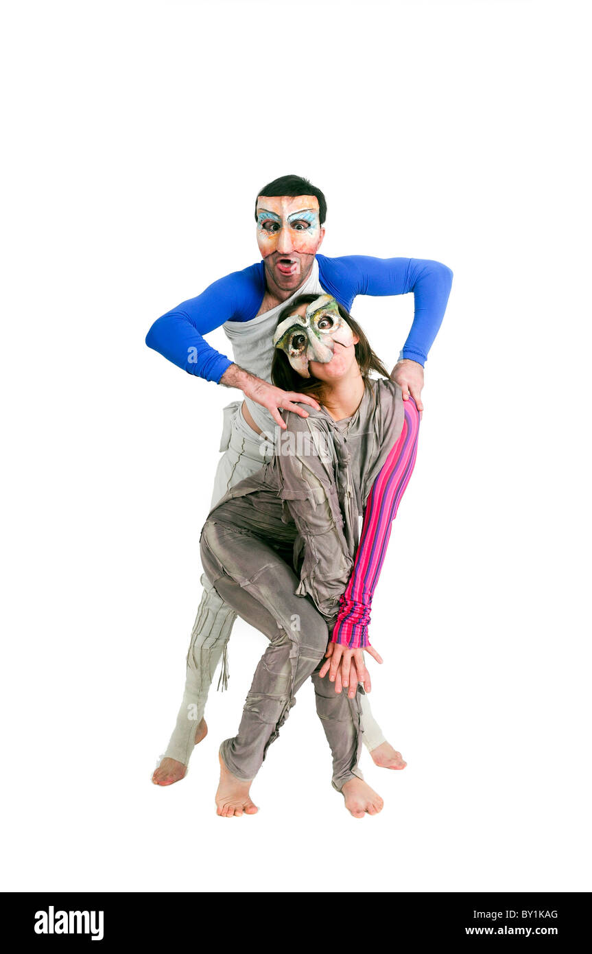 Les acteurs masqués dans un théâtre physique sur fond blanc Banque D'Images