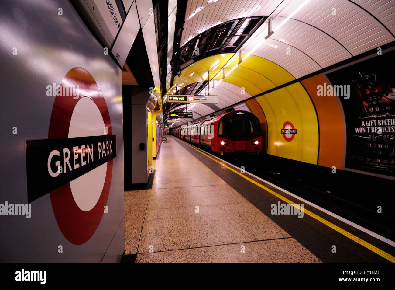 La station de métro Green Park Jubilee Line plate-forme, Londres, Angleterre, Royaume-Uni Banque D'Images