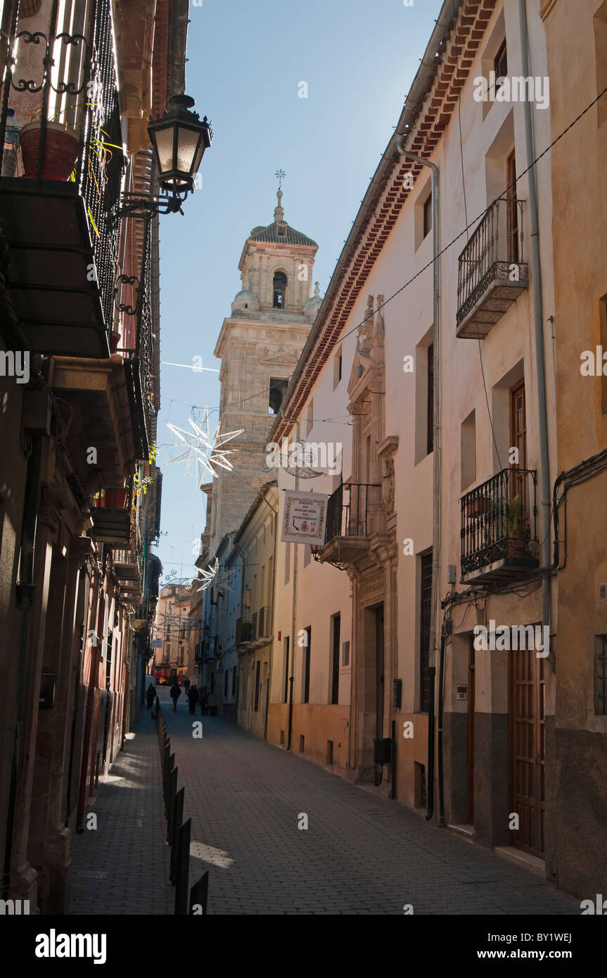 Vue d'une rue étroite Caravaca de la Cruz, province de Murcie, Espagne. Banque D'Images