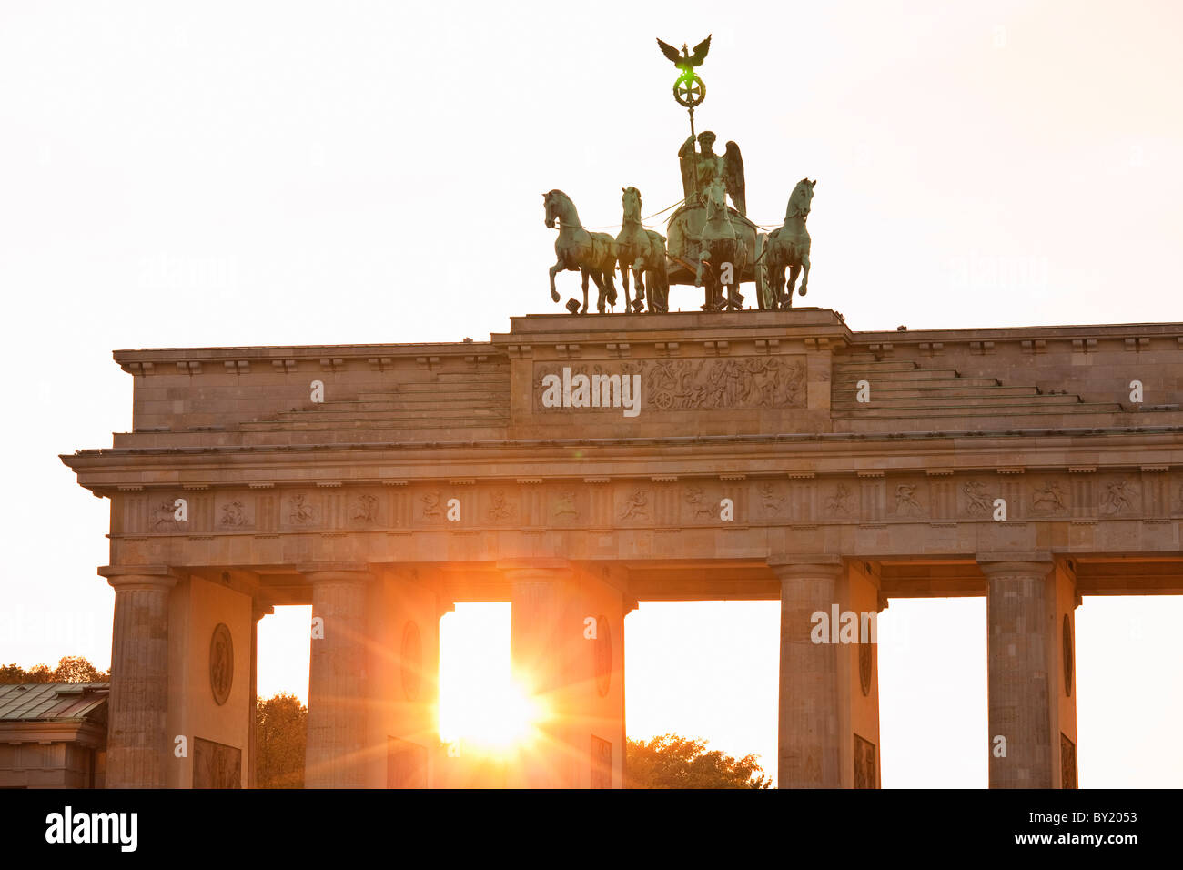 Allemagne, Berlin, la Porte de Brandebourg au coucher du soleil Banque D'Images