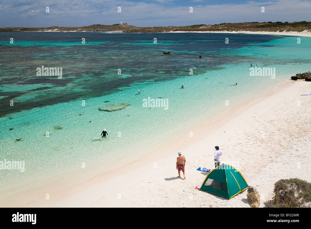 L'Australie, l'ouest de l'Australie, l'île de Rottnest. Vue sur les eaux claires de la Baie au Saumon. Banque D'Images