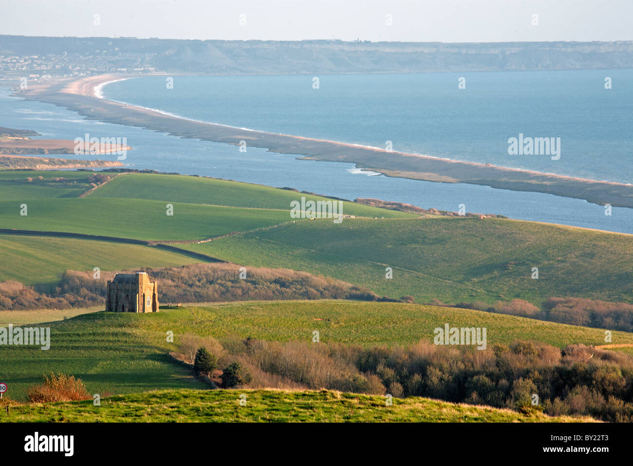 En Angleterre, dans le Dorset. Vue sur plage de Chesil et la flotte, à l'Est, vers Portland. Banque D'Images