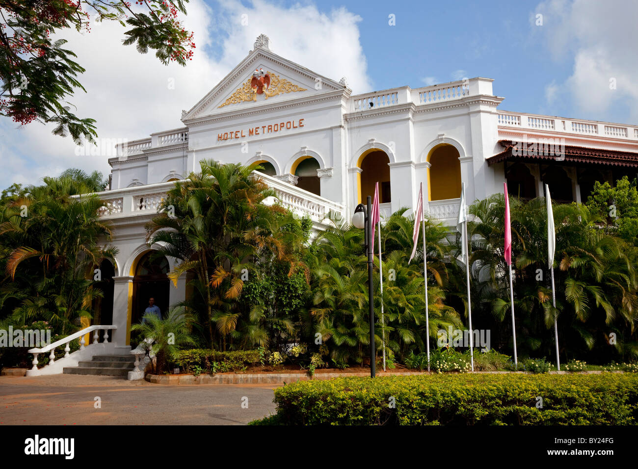 L'Inde, Mysore. Le Metropole Hotel de style colonial dans le centre de Mysore. Banque D'Images