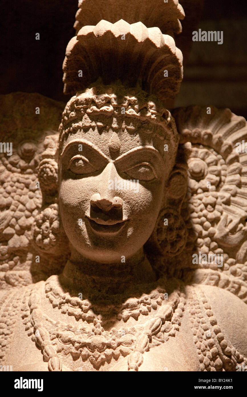 L'Inde, Madurai. Une sculpture sur l'un des piliers dans le 985-mal nommée 'piliers' Hall 000. Banque D'Images
