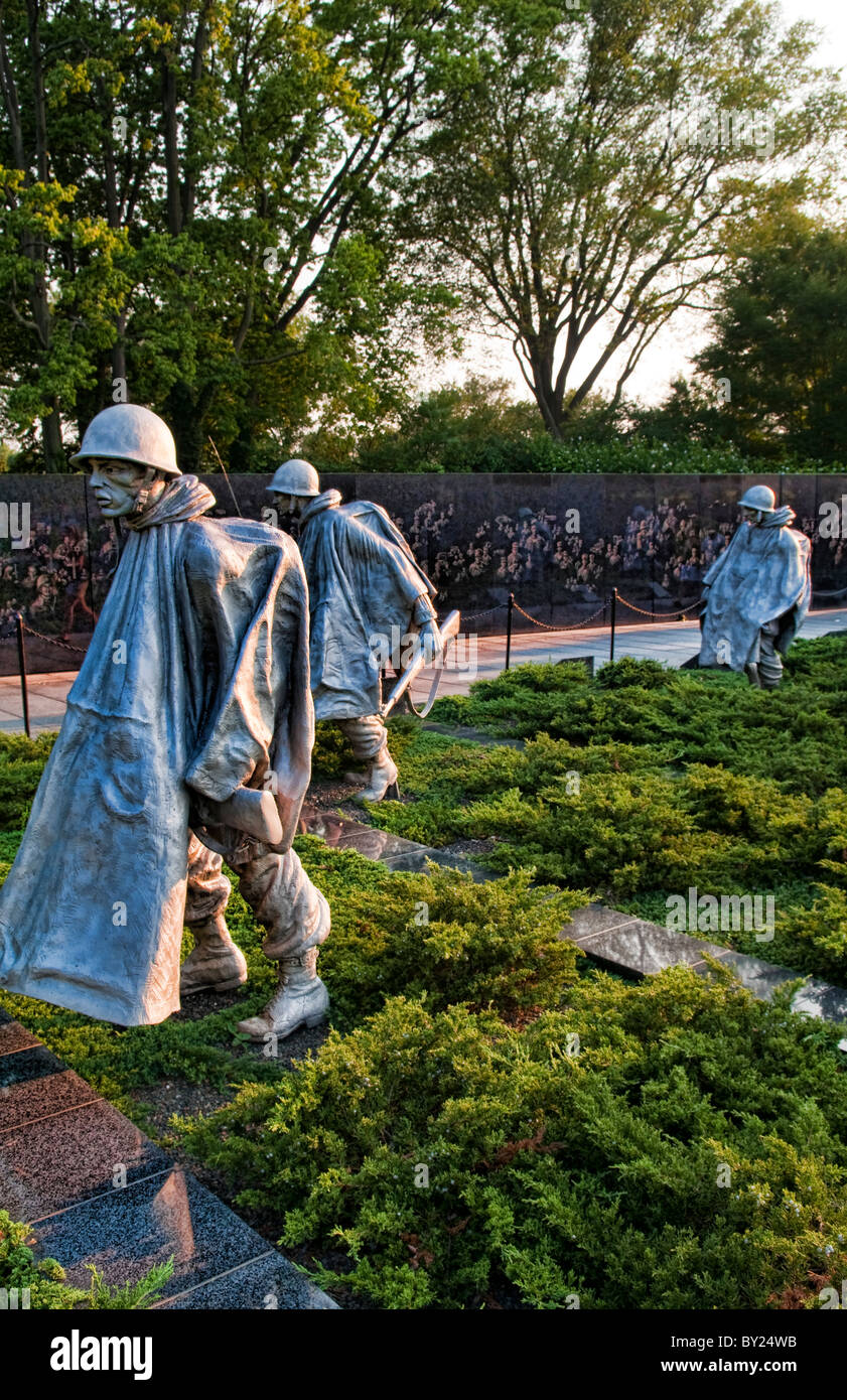 Des statues dans platoon à nouveau Korean War Veterans Memorial avec des statues en bronze dans Mall à Washington DC aux USA Banque D'Images