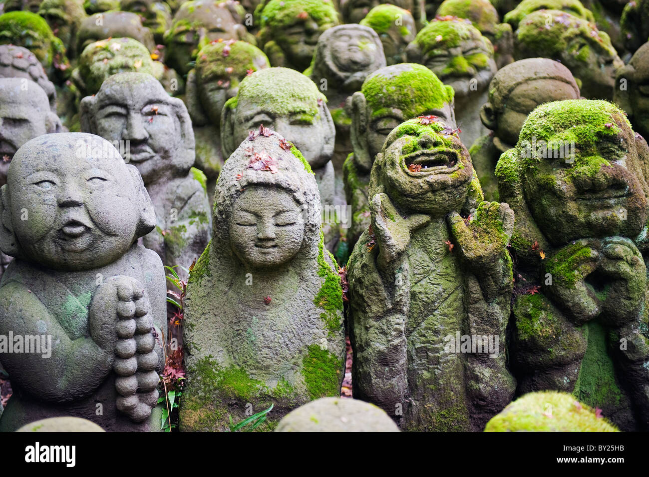 L'Asie, Japon. Sagano, Kyoto Arashiyama, Otagi Nenbutsu, dera, stone images Banque D'Images